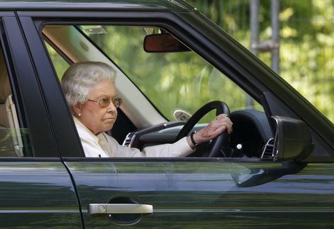 Queen Elizabeth řízení Range Rover