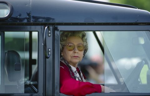 Queen Elizabeth řídit Land Rover